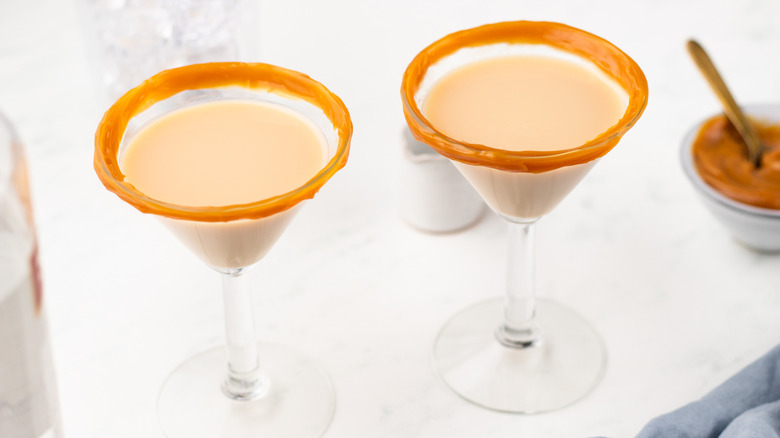 Two crème brûlée martinis in caramel-rimmed glasses