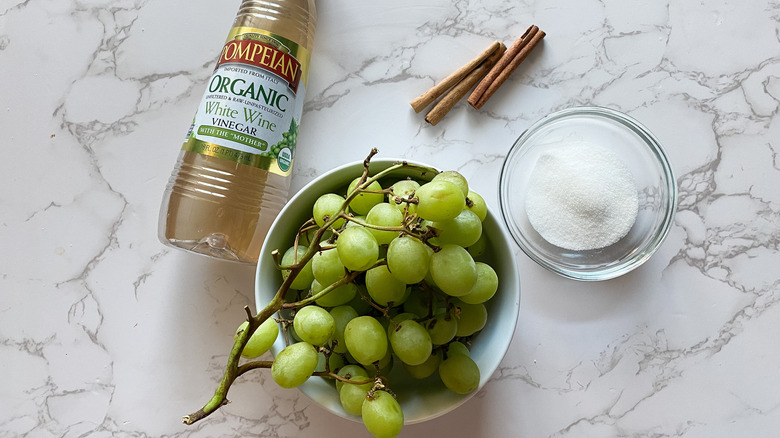 Ingredients for pickled grapes