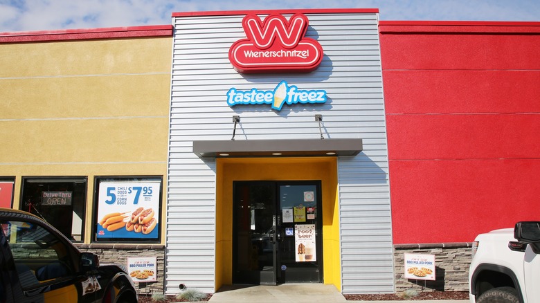 Wienerschnitzel storefront