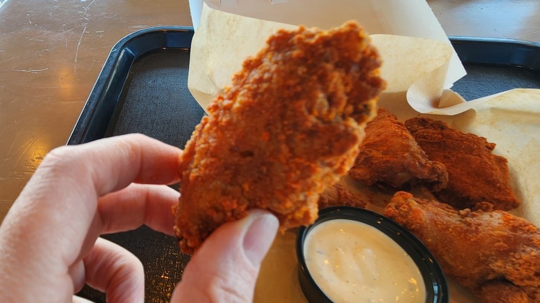 Taco Bell crispy chicken wings with dipping sauce