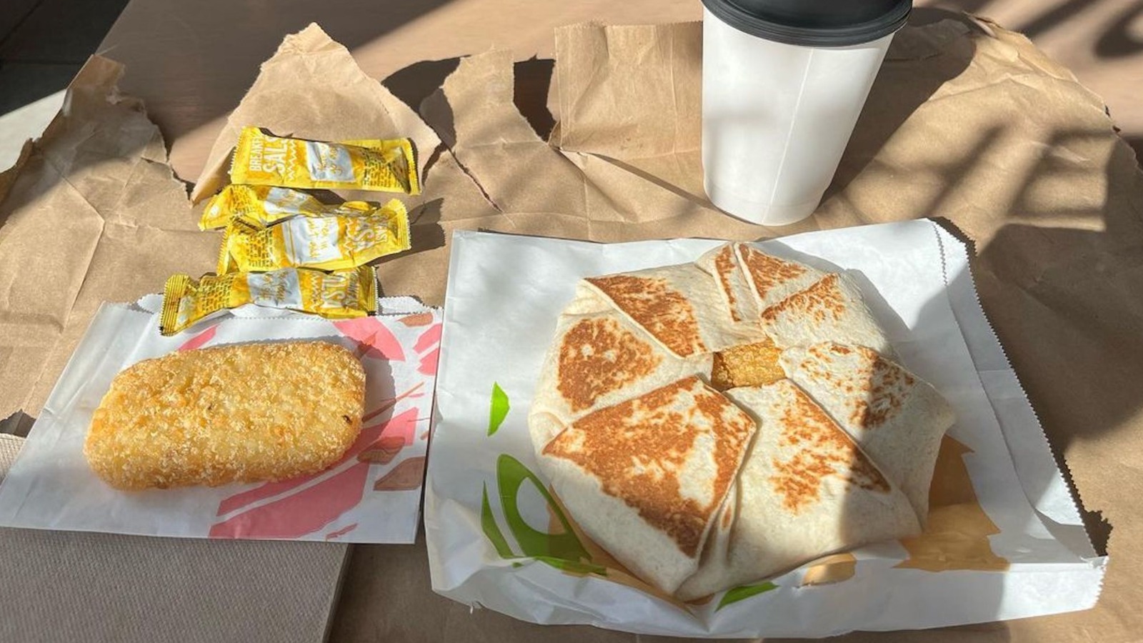 https://www.mashed.com/img/gallery/taco-bell-just-launched-a-breakfast-deal-that-checks-all-the-boxes/l-intro-1661367644.jpg