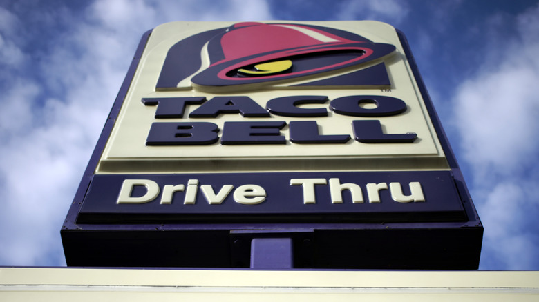 taco bell sign