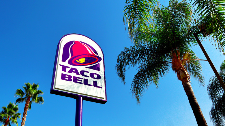 Taco Bell sign