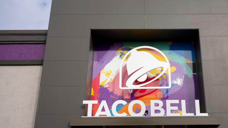 Taco Bell sign