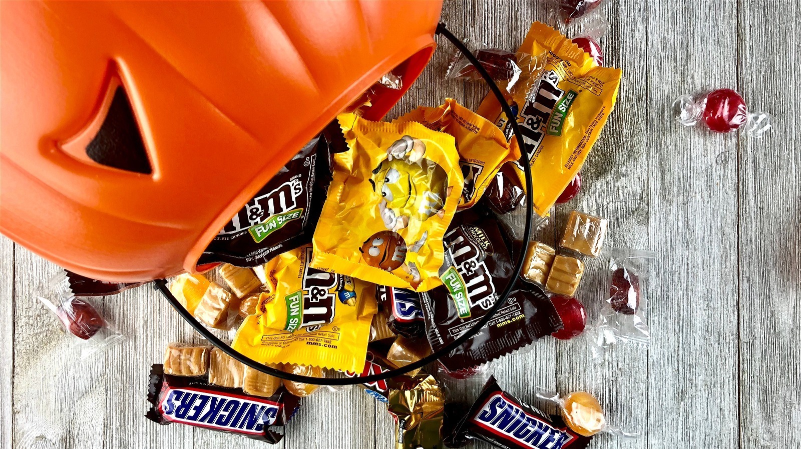 take-your-leftover-halloween-candy-and-make-a-sweet-coffee-drink