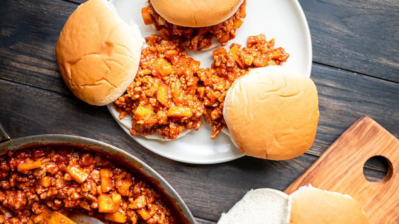 turkey apple sloppy joes on buns