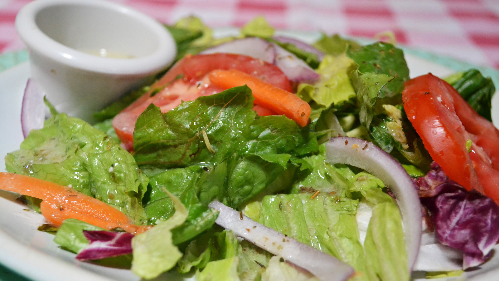 https://www.mashed.com/img/gallery/tarragon-vinegar-brings-copycat-olive-garden-salad-dressing-to-life/l-intro-1694891088.jpg