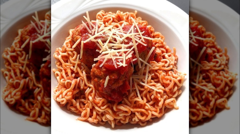 Ramen with meatballs and marinara