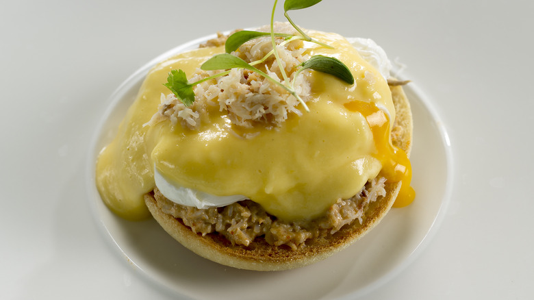 crab eggs Benedict