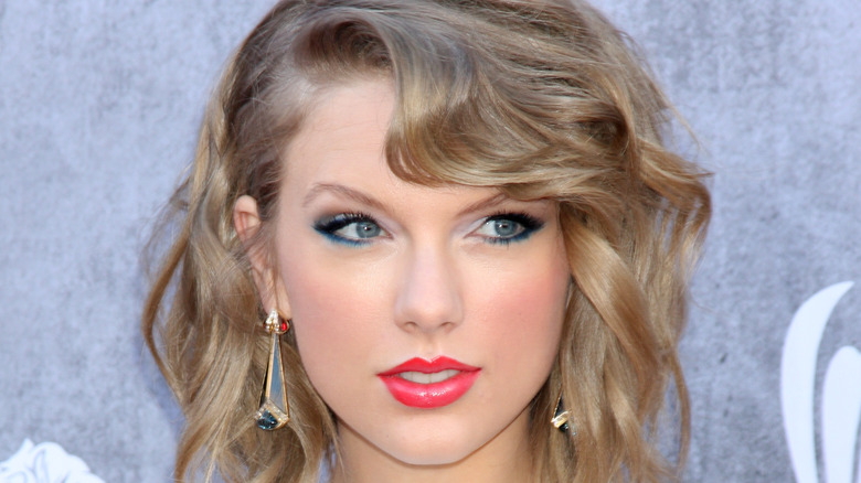 Taylor Swift bright red lipstick