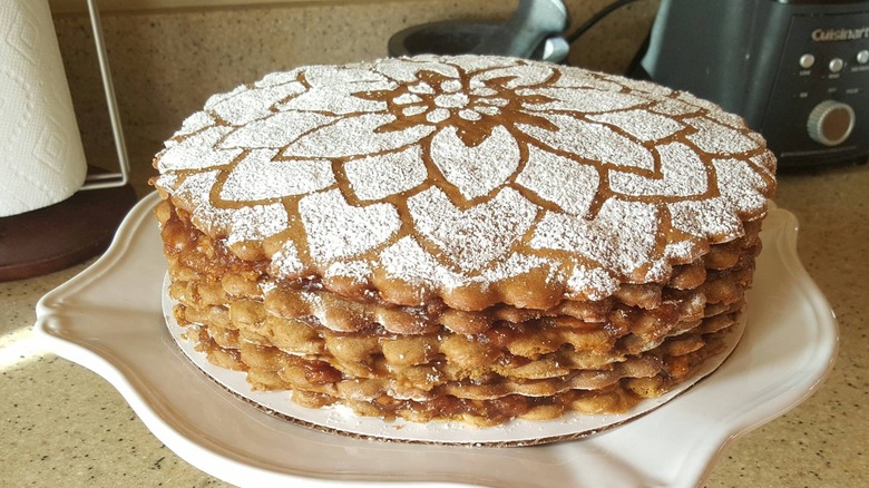 Apple stack cake with sugar