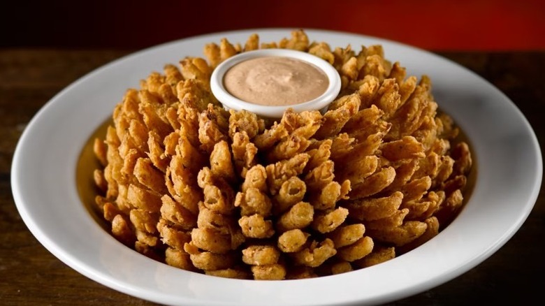 Fried Onion with dipping sauce