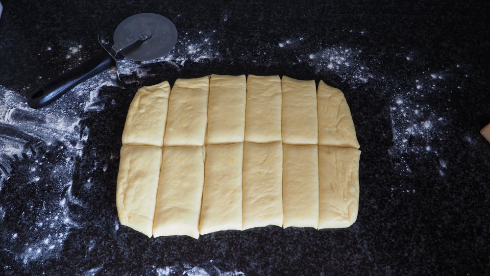 shaping Texas Roadhouse Rolls