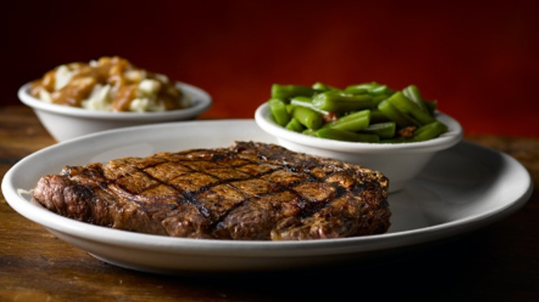  ribeye steak by green beans