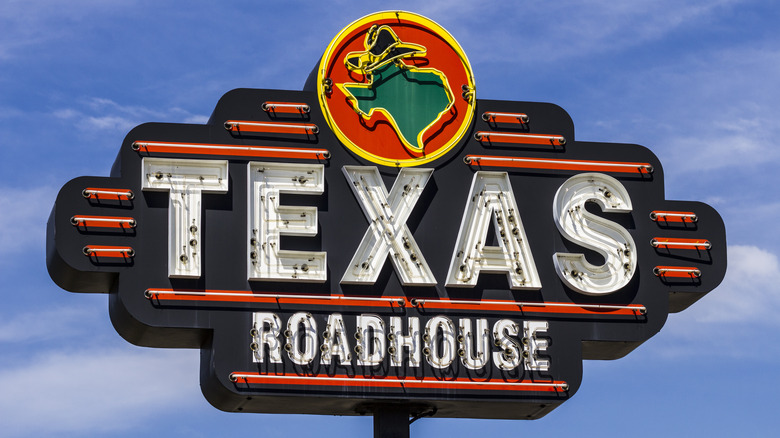 Texas Roadhouse logo sign