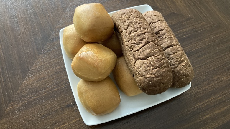 Dinner rolls and restaurant loaves