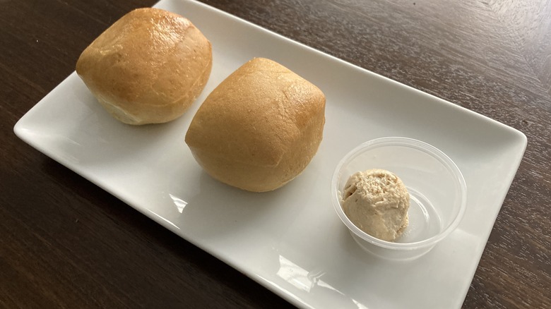 Texas Roadhouse rolls with butter