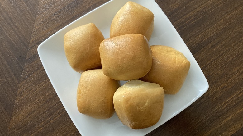 Texas Roadhouse dinner rolls