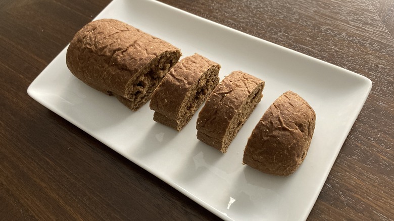 Sliced Outback Steakhouse loaf on tray