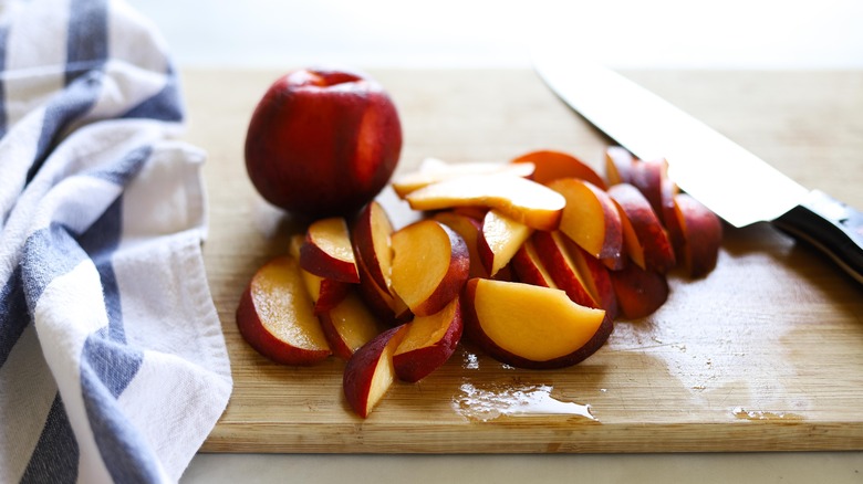 peach slices on cutting board