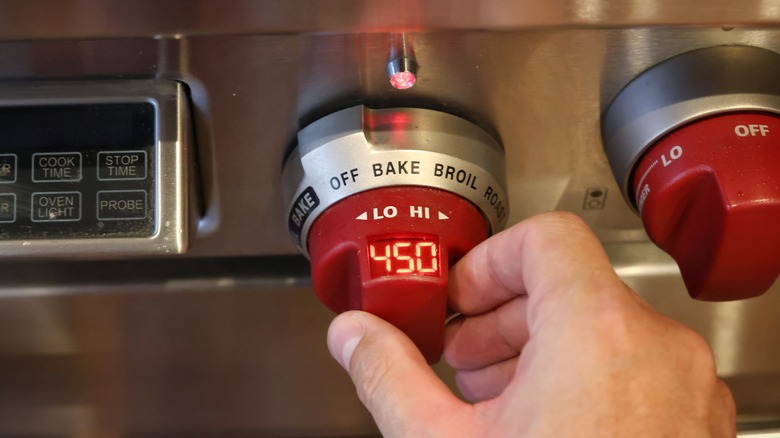 hand turning oven knob