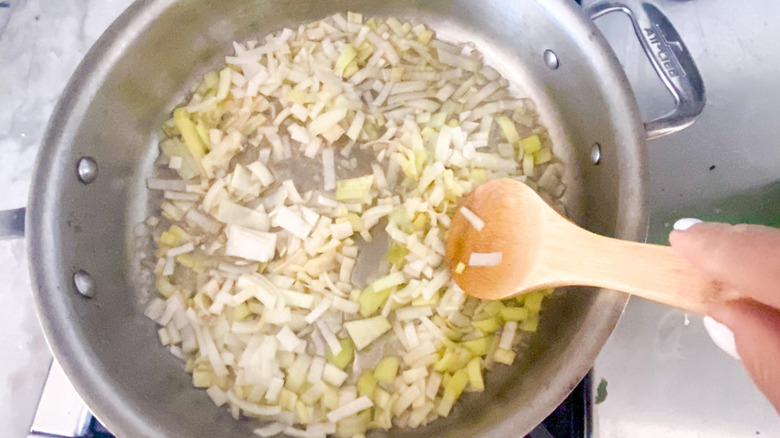 leeks in frying pan 