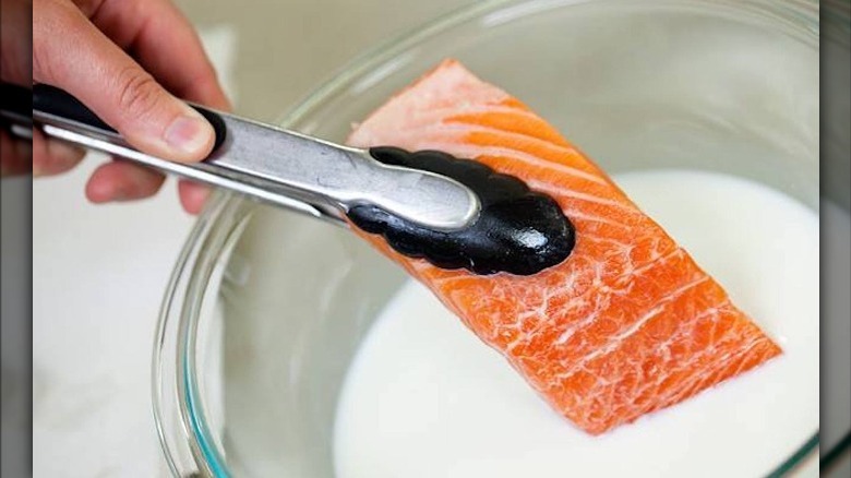 thawing salmon in milk