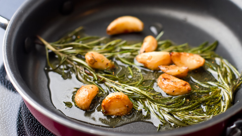 Garlic in frying pan