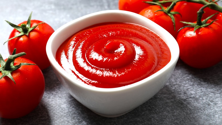 Bowl of ketchup with tomatoes