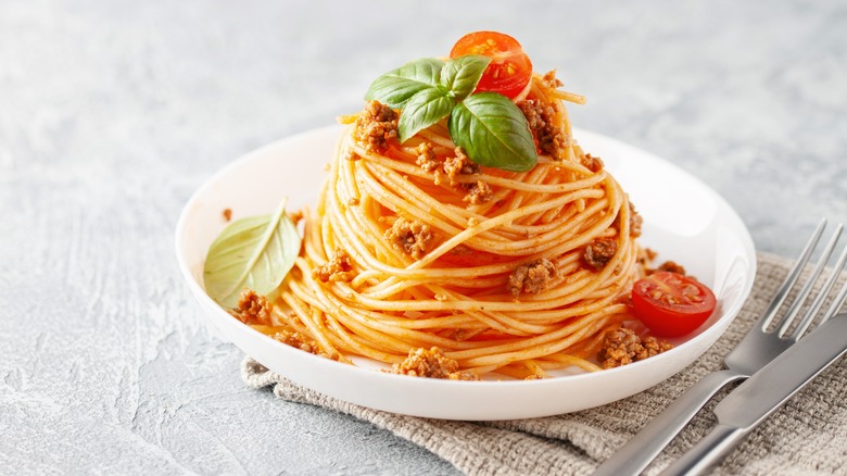 Mound of spaghetti with garnish