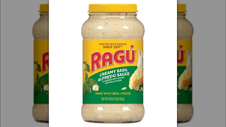 Ragù Creamy Basil Alfredo sauce