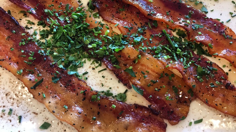 plate of seasoned bacon