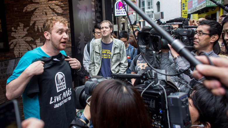 man with taco bell t-shirt