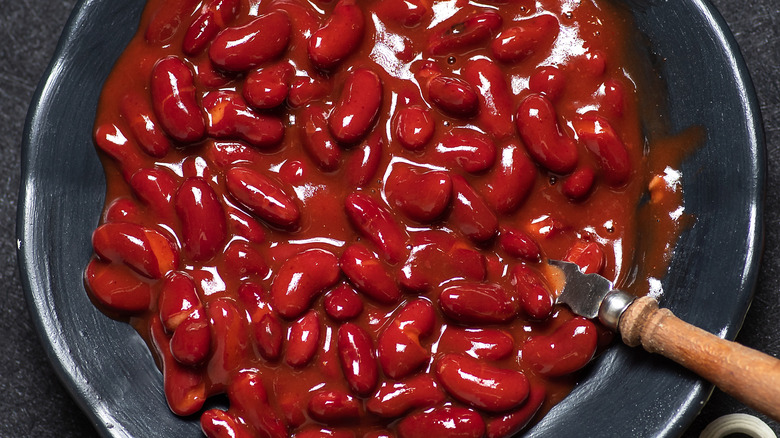 kidney beans in bowl 