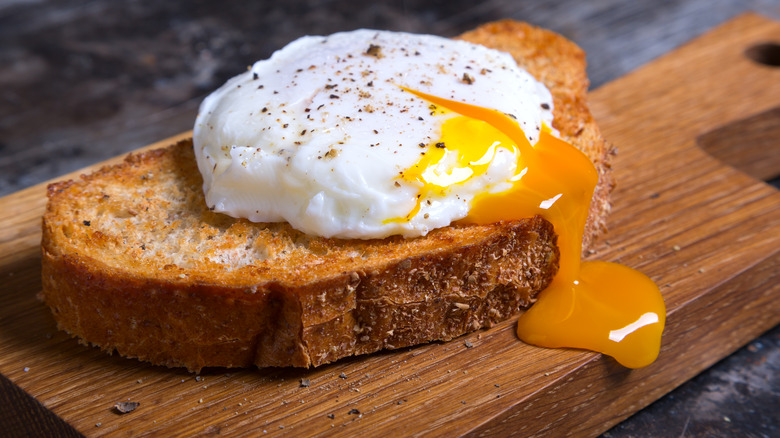 Poached egg on toast