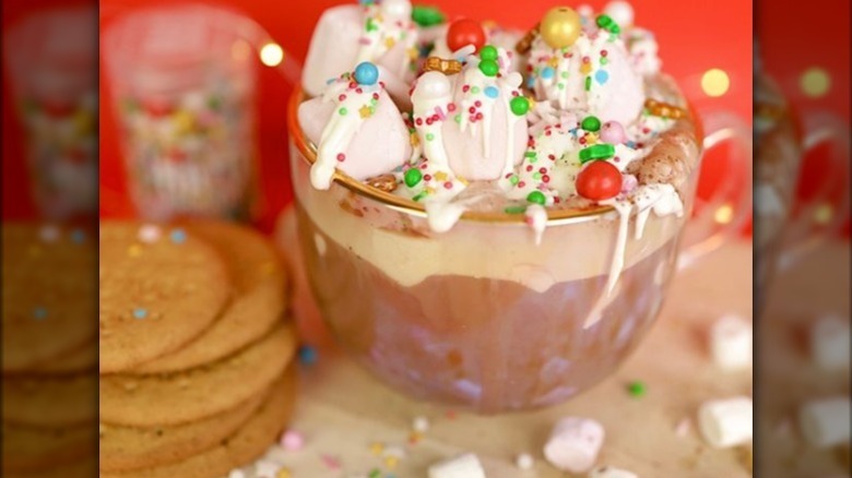 hot chocolate with cookies