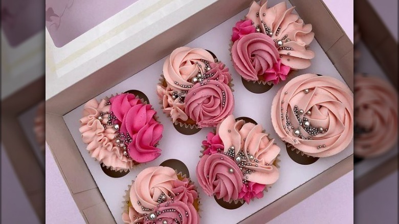 sprinkles pink frosted cupcakes