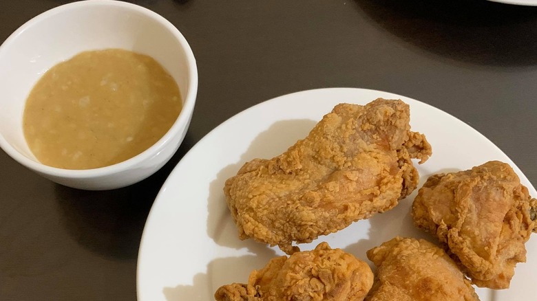 Jollibee's fried chicken and gravy