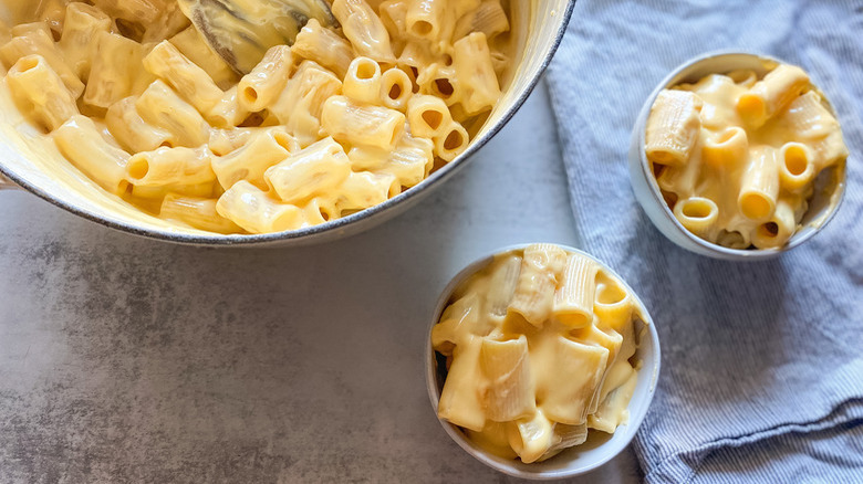 Bowls of macaroni and cheese