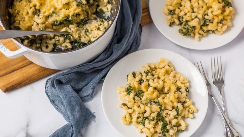 Macaroni and cheese with kale