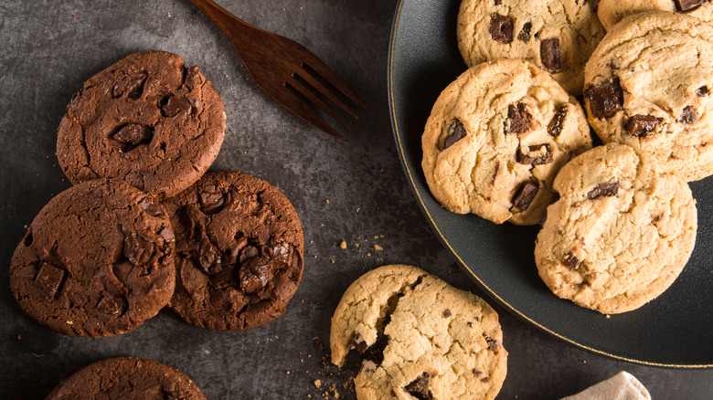 chocolate chip cookies