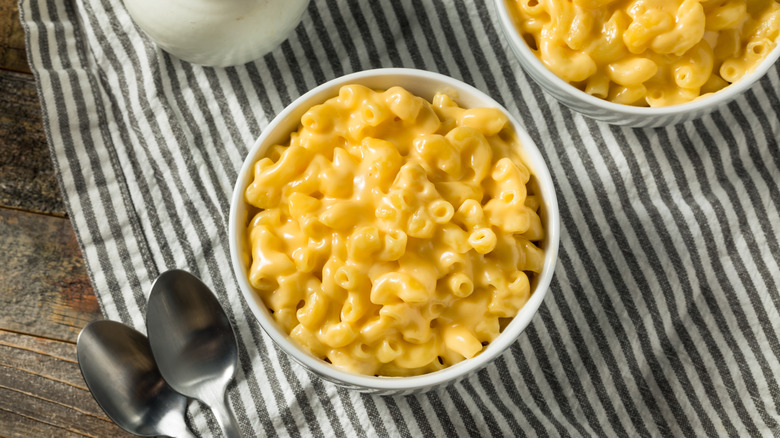 Macaroni and cheese bowls