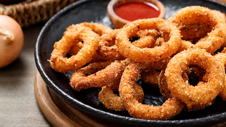 crispy onion rings seasoned