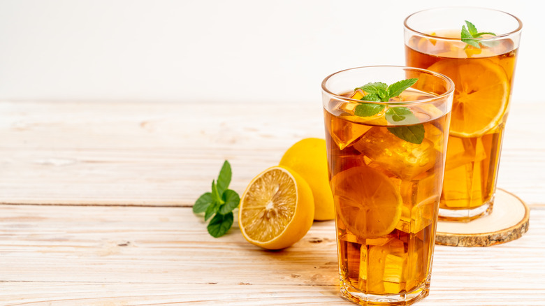 iced tea with lemon