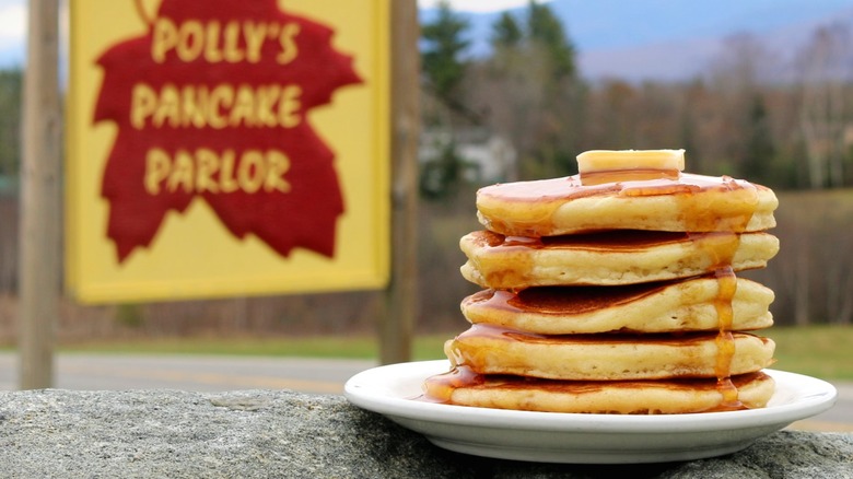 pancakes at polly's pancake parlor 