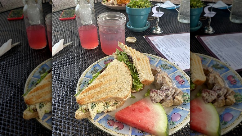 Deli sandwich lemonade at table