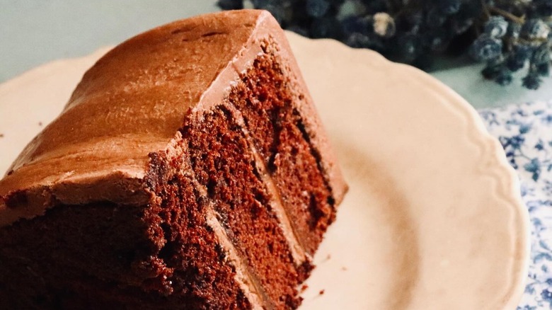 chocolate buttercream frosting cake