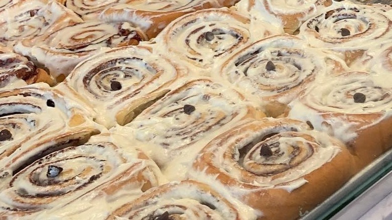 tray stuffed with cinnamon rolls