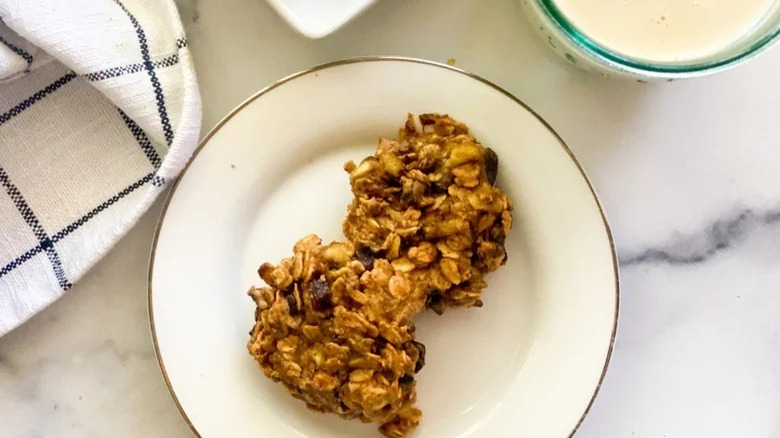5-Ingredient Oatmeal Cookies on plate with napkin