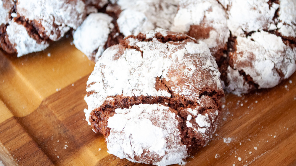 Chocolate crinkle cookies